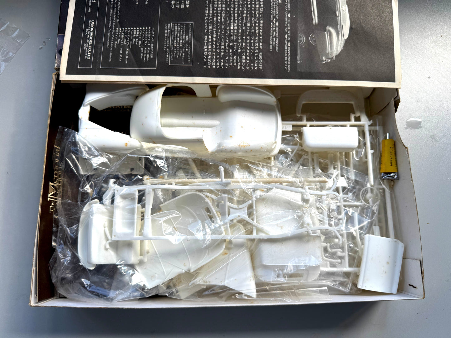 1/25 48 Convertible Ford Car