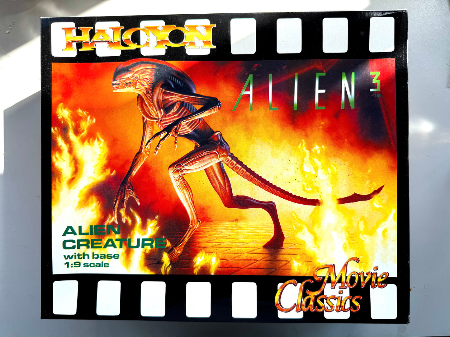 1/9 ALIEN 3 Creature with Base