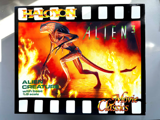 1/9 ALIEN 3 Creature with Base
