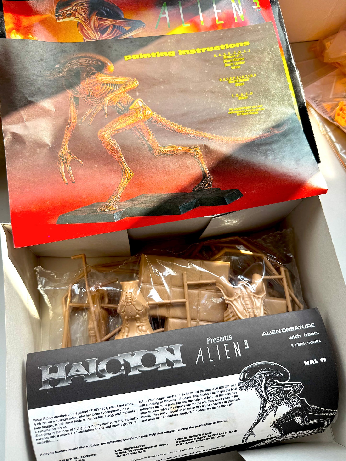 1/9 ALIEN 3 Creature with Base