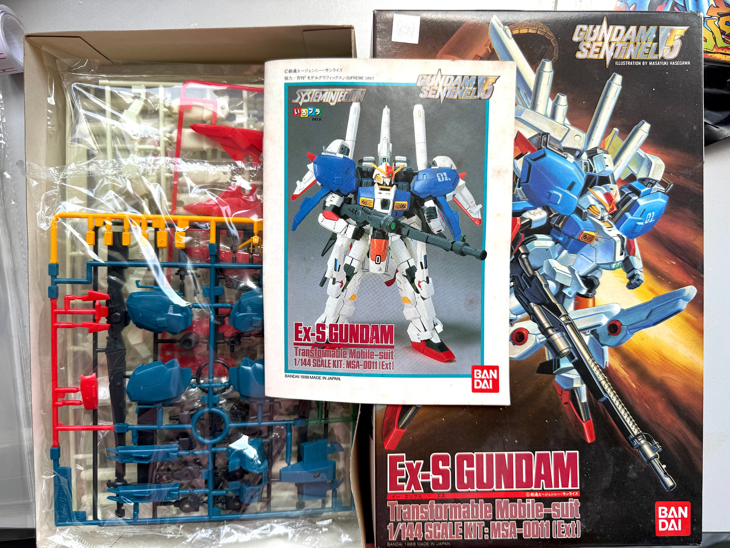 Gundam Bandai 1/144 S Gundam