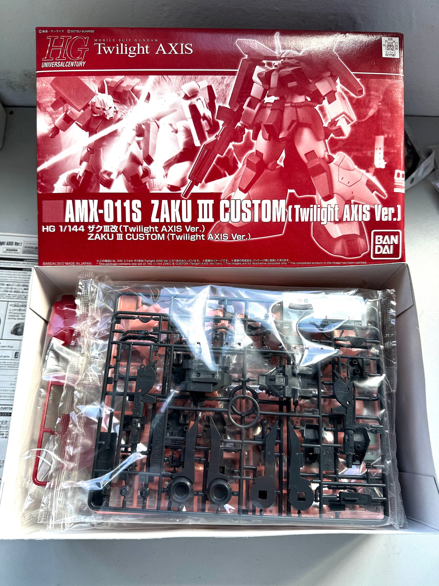 Gundam HG Zaku III ( Twilight AXIS ver.)