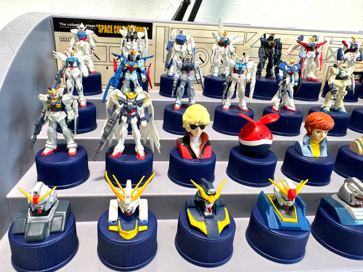 Gundam_ ガンダム25周年ボトルキャップコレクション瓶蓋收藏收藏舞台
