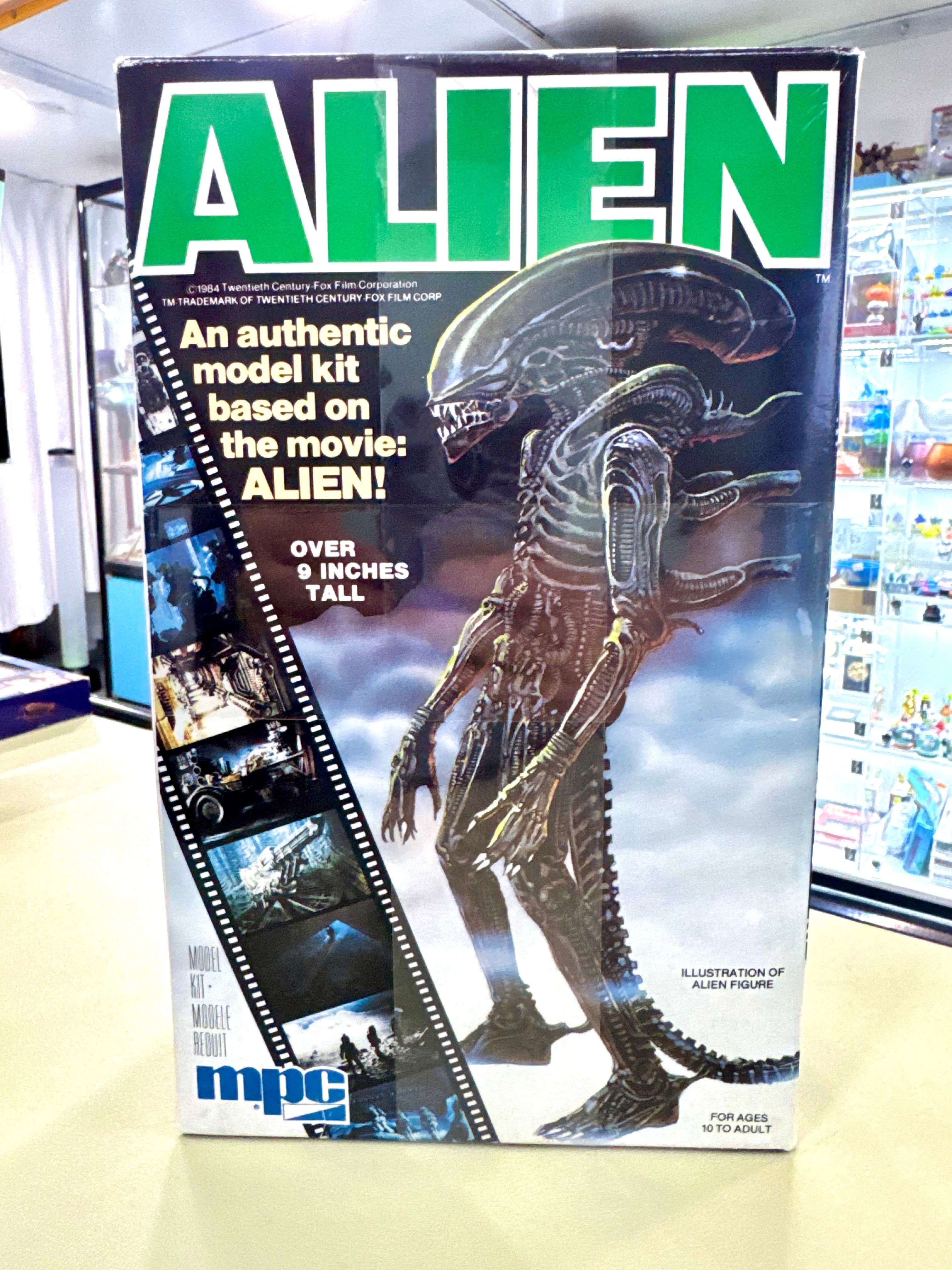 MPC Alien 模型 (around 9 Inches tall) – 八目坊